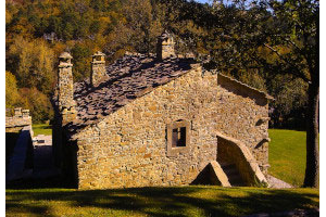 I though, here more than anywhereelse, I simply had to clean and put things back, not to miss any smallest detail of the original monks building