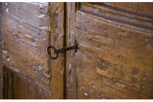 Touching a 2 hundred years old cupboard is an incomparable feeling…