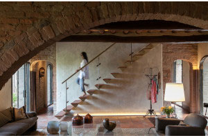 Cantilivered staircase