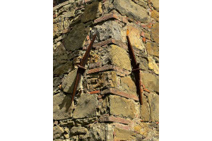 … The wrought iron «key», which complete the internal tie bar