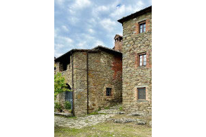 … A very materic construction, where the brick additions / repairs tell the stories of the hamlet along the years…